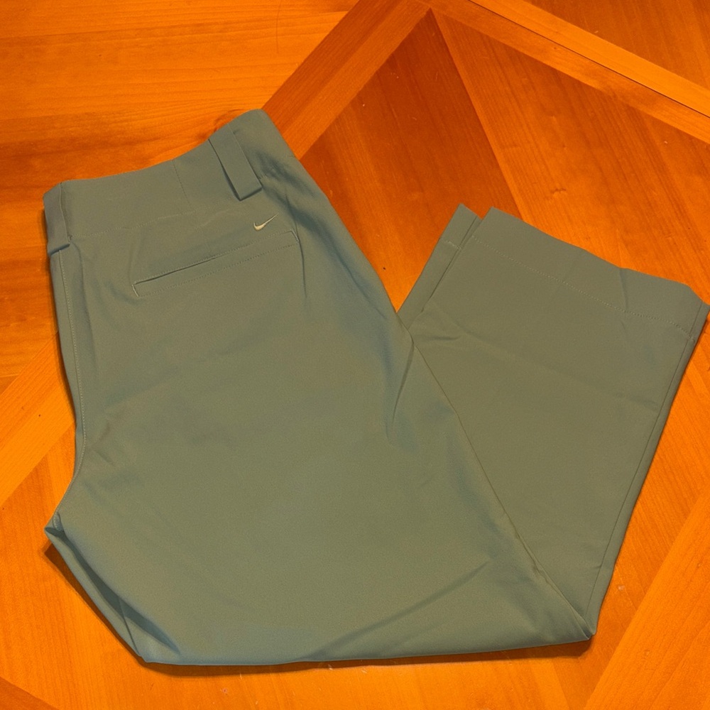 Nike Women's Green Ankle Golf/Athletic Pants